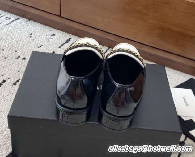 Top Design Chanel Patent Calfskin Loafers with Chain and Strass Black/White 2025 G46581