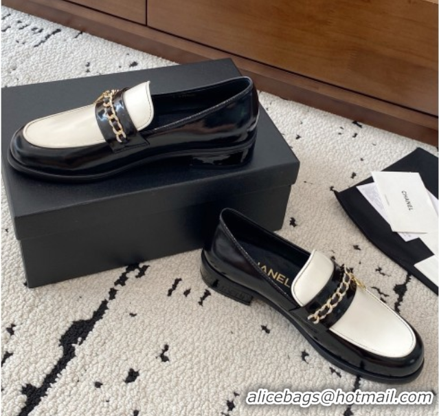 Top Design Chanel Patent Calfskin Loafers with Chain and Strass Black/White 2025 G46581
