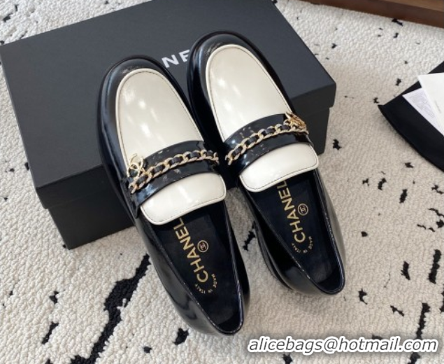 Top Design Chanel Patent Calfskin Loafers with Chain and Strass Black/White 2025 G46581