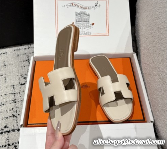 Good Looking Hermes Classic Oran Flat Slides Sandal in Shiny Calfskin Beige 0606129