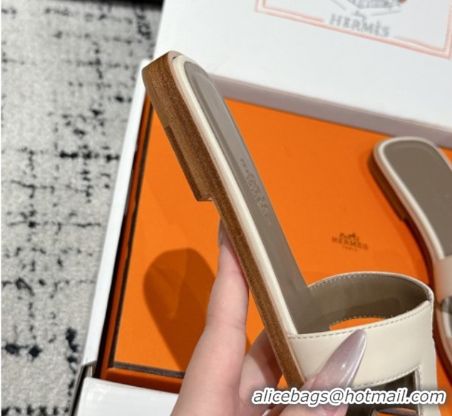 Good Looking Hermes Classic Oran Flat Slides Sandal in Shiny Calfskin Beige 0606129