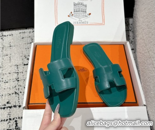 Good Looking Hermes Classic Oran Flat Slides Sandal in Shiny Calfskin Green 0606118
