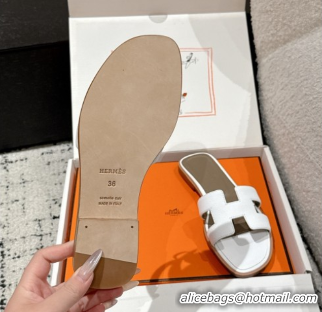 Sophisticated Hermes Classic Oran Flat Slides Sandal in Palm-Grained Leather White 0606152