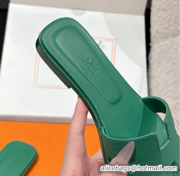 Good Looking Hermes Classic Oran Flat Slides Sandal in Palm-Grained Leather Green 0606163