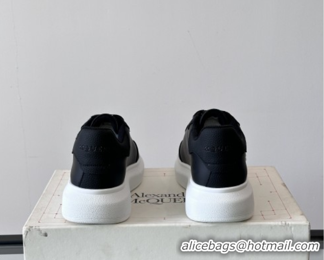 Pretty Style Alexander McQueen Oversized Sneakers in Calfskin Leather AM04 Black 5081504