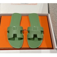 Lower Price Hermes Classic Oran Flat Slides Sandal in Shiny Calfskin Green 0606139