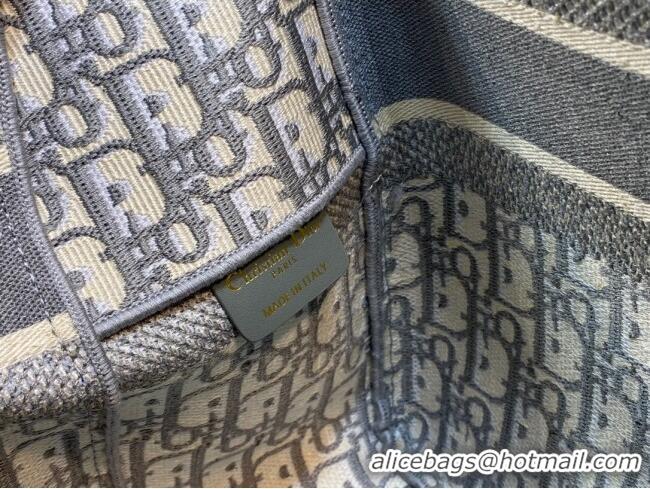 Promotional Dior Medium Diorcamp Messenger Bag in Grey Oblique Dior Embroidery M1241ORIW 2025