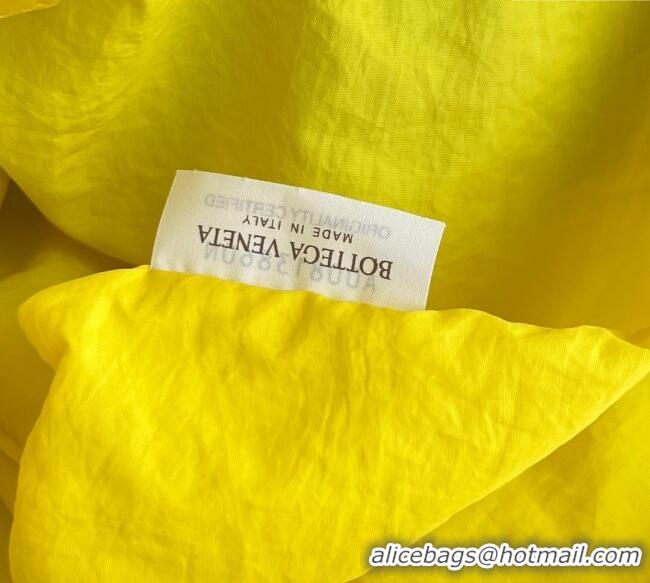 Pretty Style Bottega Veneta Medium Dustbag in Intrecciato Leather 796728 Sulfur Yellow 2025