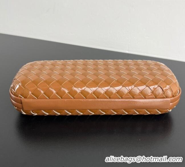 Pretty Style Bottega Veneta Knot Long Clutch in Intreccio Leather 0801 Brown 2025