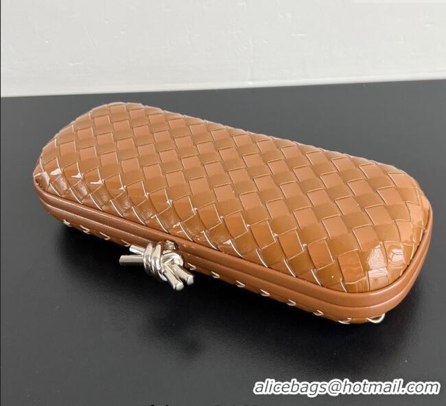 Pretty Style Bottega Veneta Knot Long Clutch in Intreccio Leather 0801 Brown 2025