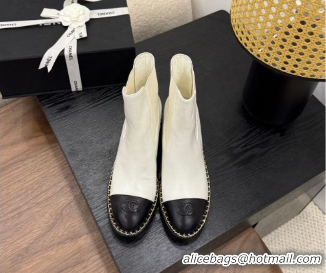 Shop Duplicate Chanel Calfskin Leather Heel Platform Ankle Boots with Chain White 2025 CH083005