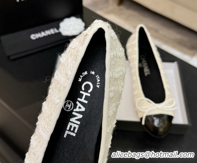Luxurious Chanel Classic Tweed & Patent Calfskin Ballet Flats with Bow White/Black 50901010