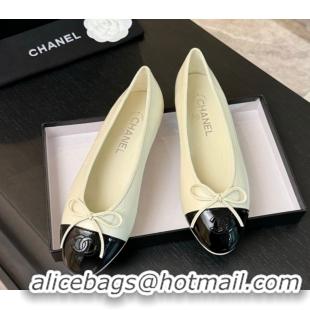 Pretty Style Chanel Classic Quilted CC Lambskin & Patent Calfskin Ballet Flats with Bow White 50901016