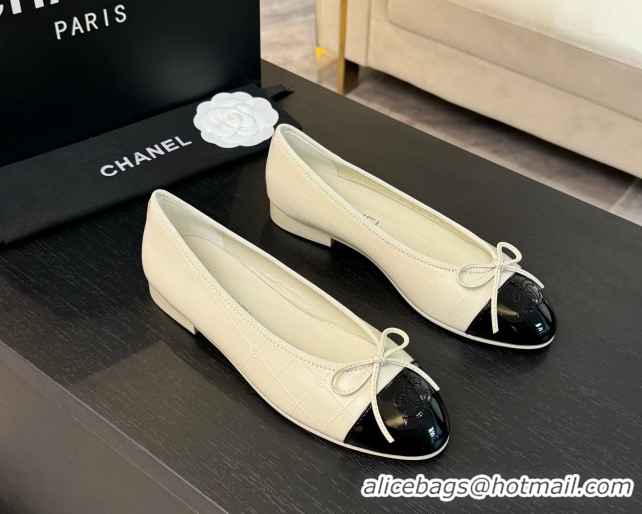 Pretty Style Chanel Classic Quilted CC Lambskin & Patent Calfskin Ballet Flats with Bow White 50901016