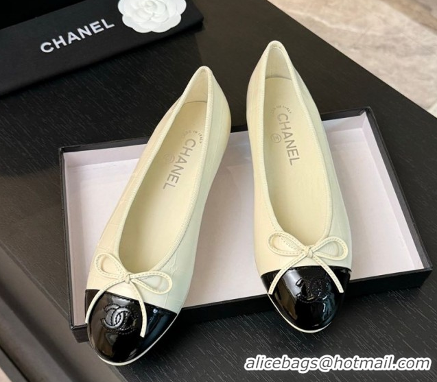 Pretty Style Chanel Classic Quilted CC Lambskin & Patent Calfskin Ballet Flats with Bow White 50901016