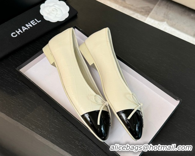 Pretty Style Chanel Classic Quilted CC Lambskin & Patent Calfskin Ballet Flats with Bow White 50901016