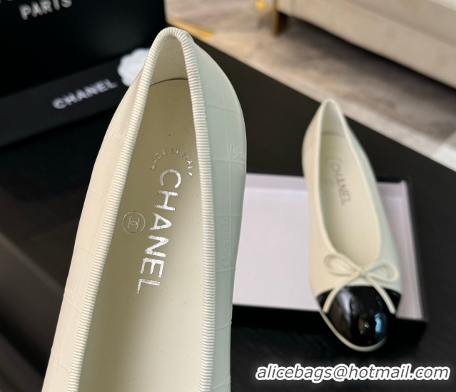 Pretty Style Chanel Classic Quilted CC Lambskin & Patent Calfskin Ballet Flats with Bow White 50901016