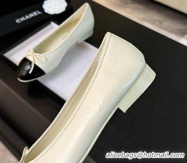 Pretty Style Chanel Classic Quilted CC Lambskin & Patent Calfskin Ballet Flats with Bow White 50901016