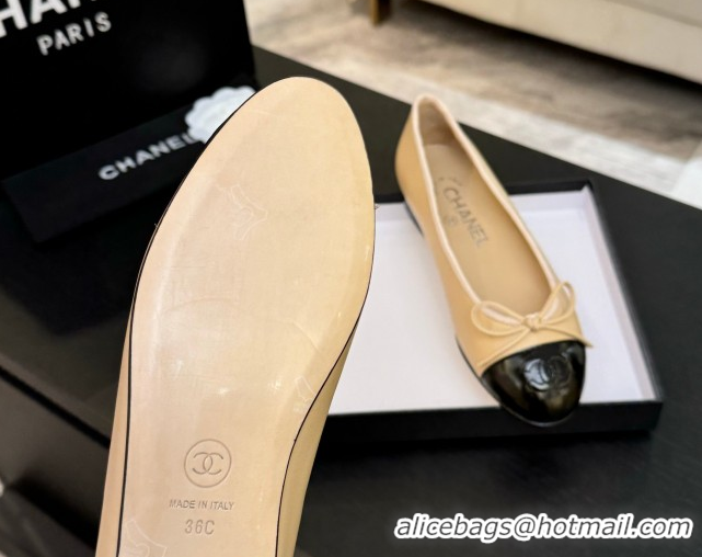 Shop Duplicate Chanel Classic Lambskin & Patent Calfskin Ballet Flats with Bow Beige 0901022
