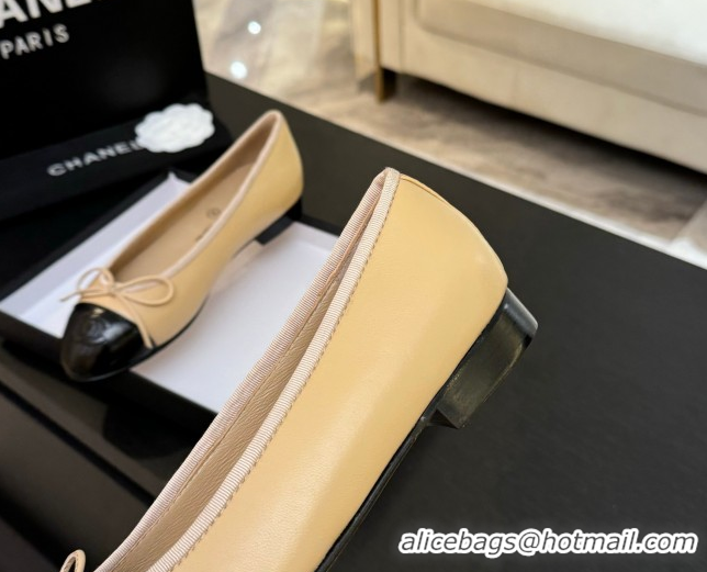 Shop Duplicate Chanel Classic Lambskin & Patent Calfskin Ballet Flats with Bow Beige 0901022
