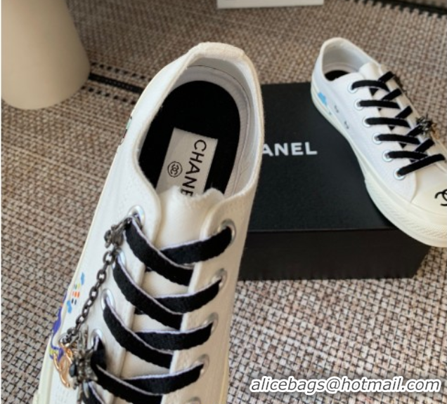 Discount Chanel Canvas Low top Sneakers with Chain and Print White 2025 CH090103 0901050