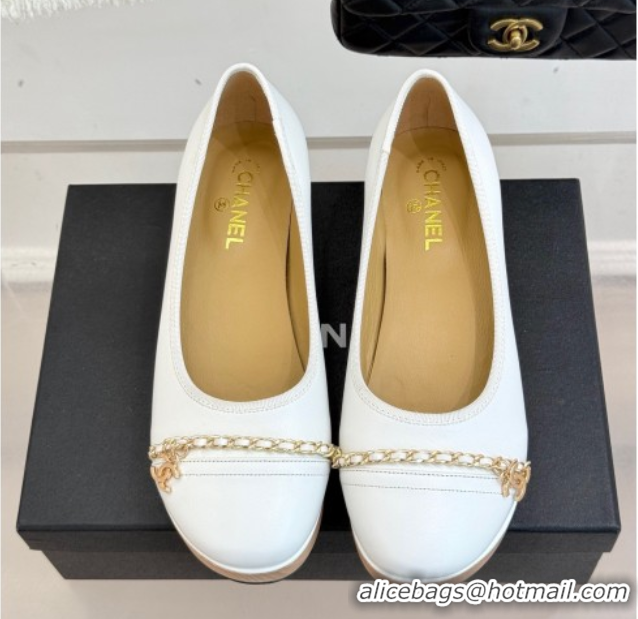 Best Product Chanel Lambskin & Wood-Like Loafers with Chain White 2025 CH090114