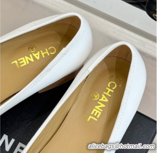 Best Product Chanel Lambskin & Wood-Like Loafers with Chain White 2025 CH090114
