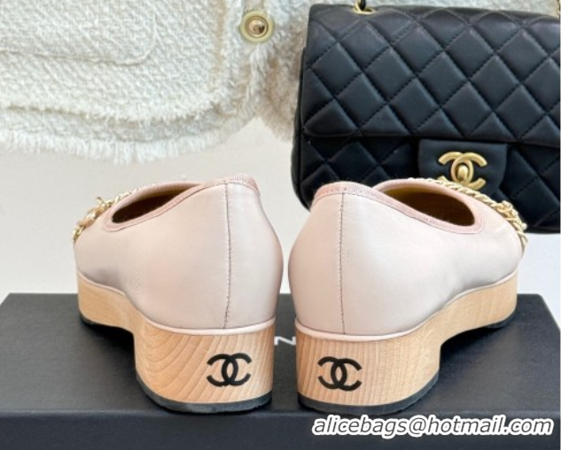 Good Product Chanel Lambskin & Wood-Like Loafers with Chain Pale Pink 2025 CH090114