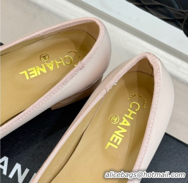 Good Product Chanel Lambskin & Wood-Like Loafers with Chain Pale Pink 2025 CH090114