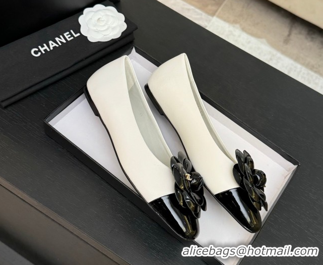 Good Quality Chanel Lambskin & Patent Calfskin Ballet flats with Camellia Bloom White 2025 G46520