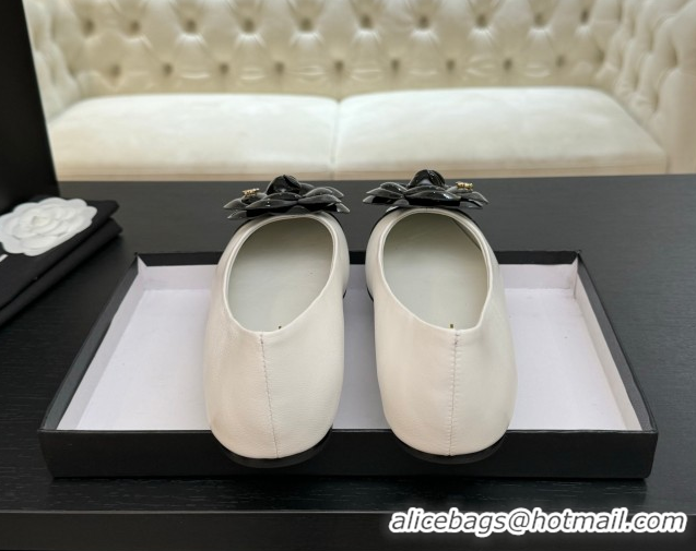 Good Quality Chanel Lambskin & Patent Calfskin Ballet flats with Camellia Bloom White 2025 G46520