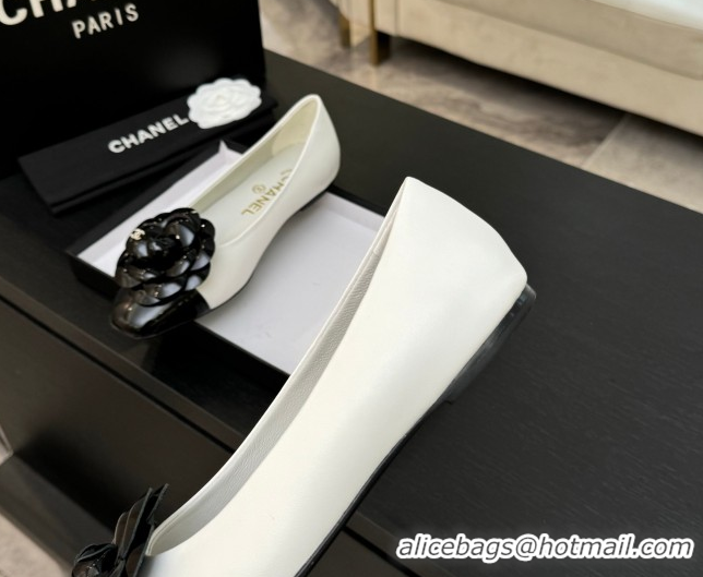 Good Quality Chanel Lambskin & Patent Calfskin Ballet flats with Camellia Bloom White 2025 G46520