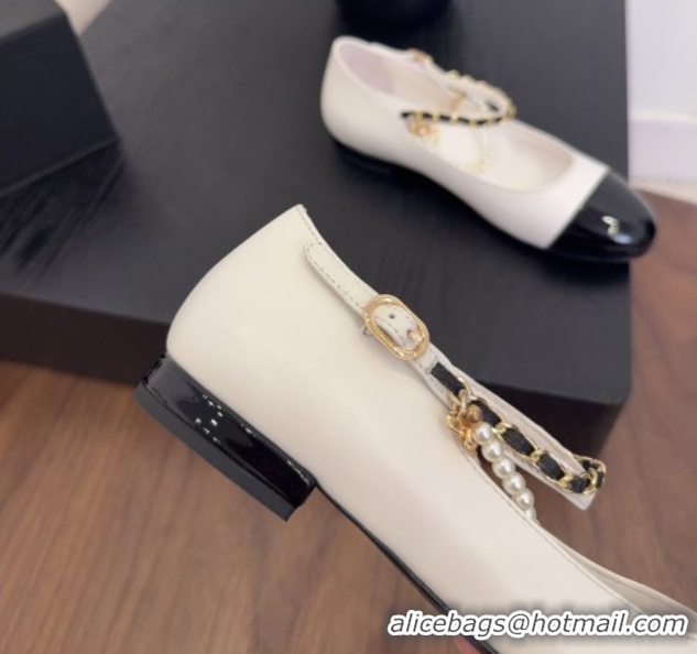 Popular Style Chanel Lambskin & Patent Calfskin Mary Janes Ballet Flats with Chain and Pearls White 2025 G46718