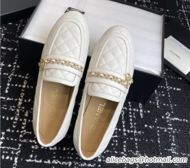 Best Product Chanel Diamond-Quilted Calfskin Loafers with Chain CH9330 White
