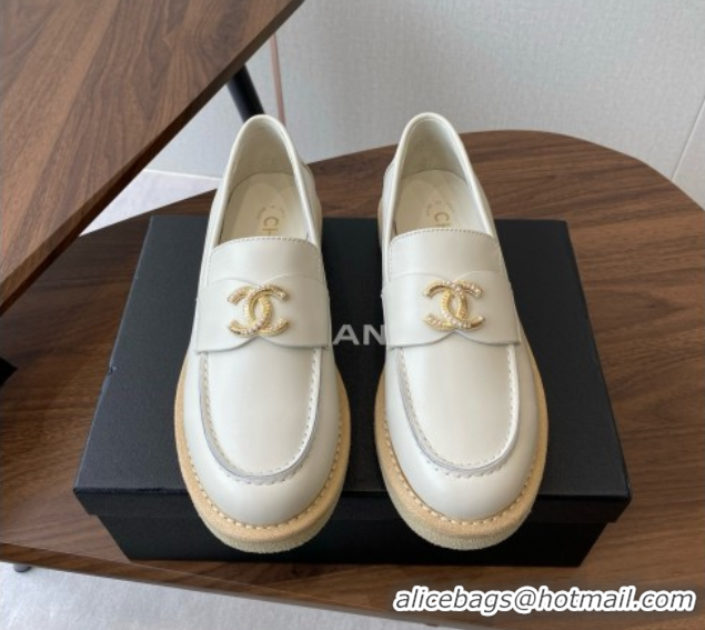 Durable Chanel Smooth Calfskin Loafers CH9338 Beige