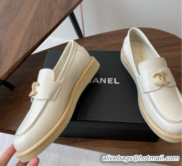 Durable Chanel Smooth Calfskin Loafers CH9338 Beige