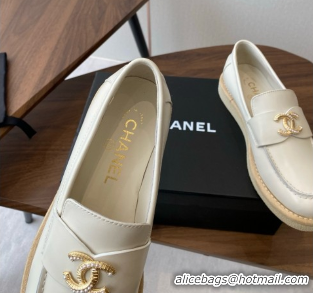 Durable Chanel Smooth Calfskin Loafers CH9338 Beige