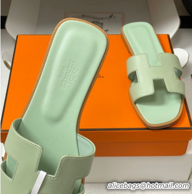 Grade Quality Hermes Oran Classic Flat Slides Sandal in Smooth Calfskin Light Green H081803
