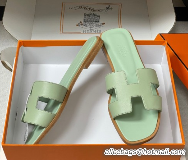 Grade Quality Hermes Oran Classic Flat Slides Sandal in Smooth Calfskin Light Green H081803