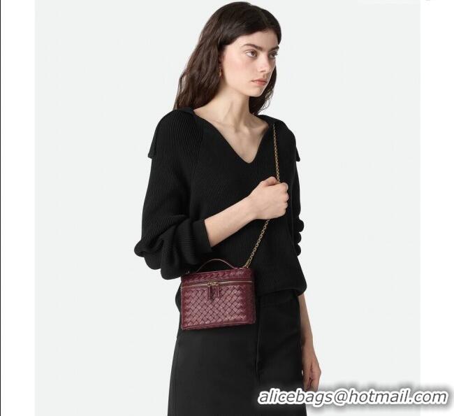 Trendy Design Bottega Veneta Small Soft Vanity Bag in Intrecciato Leather 843800 Barolo Red 2025