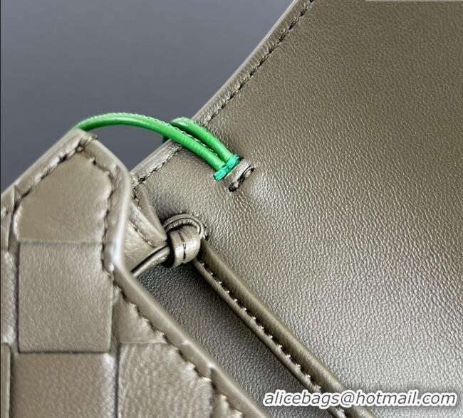 Good Product Bottega Veneta Andiamo Daisy Pouch Mini Bag in Intrecciato Leather 838870 Cypress Green 2025