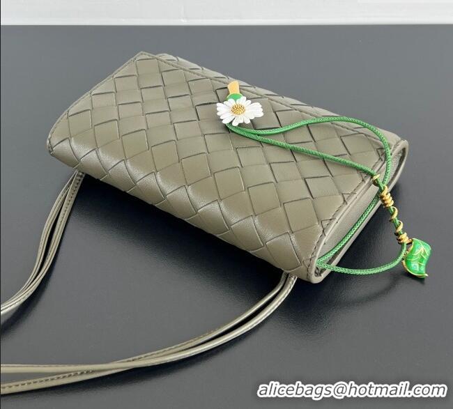 Good Product Bottega Veneta Andiamo Daisy Pouch Mini Bag in Intrecciato Leather 838870 Cypress Green 2025