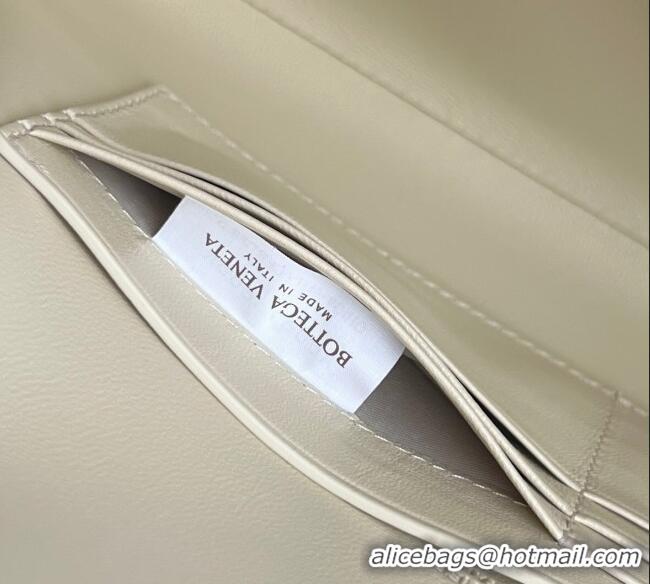 Good Taste Bottega Veneta Andiamo Daisy Long Clutch Bag in Intrecciato Leather 836810 Sea Salt 2025