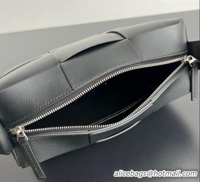 Best Price Bottega Veneta Mens Arco Camera Bag Bag in Intrecciato Smooth Leather 731165 Black 2025