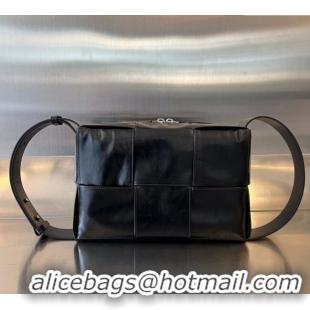 Inexpensive Bottega Veneta Men's Arco Camera Bag Bag in Intrecciato Leather 731165 Black 2025