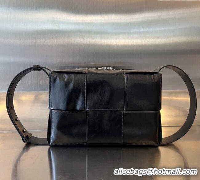 Inexpensive Bottega Veneta Men's Arco Camera Bag Bag in Intrecciato Leather 731165 Black 2025