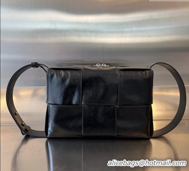 Inexpensive Bottega Veneta Men's Arco Camera Bag Bag in Intrecciato Leather 731165 Black 2025
