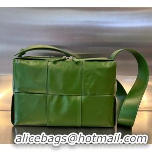 Famous Brand Bottega Veneta Mens Arco Camera Bag Bag in Intrecciato Leather 731165 Countryside Green 2025