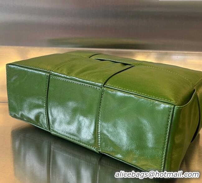 Famous Brand Bottega Veneta Mens Arco Camera Bag Bag in Intrecciato Leather 731165 Countryside Green 2025