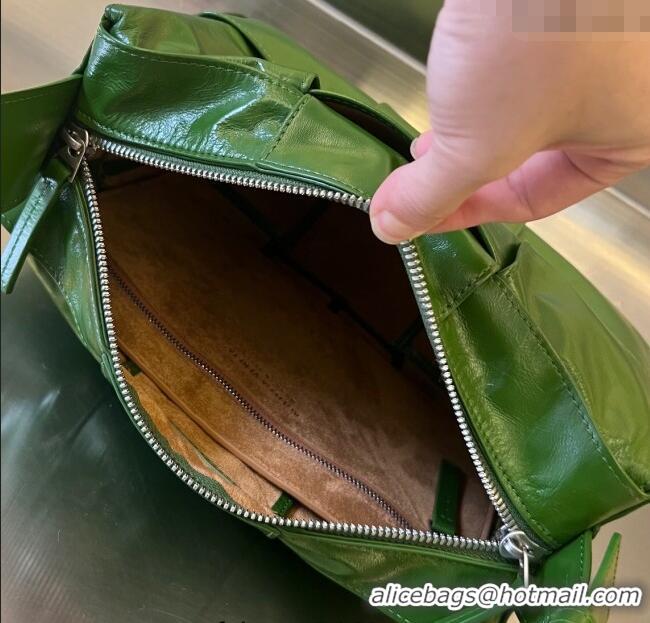 Famous Brand Bottega Veneta Mens Arco Camera Bag Bag in Intrecciato Leather 731165 Countryside Green 2025